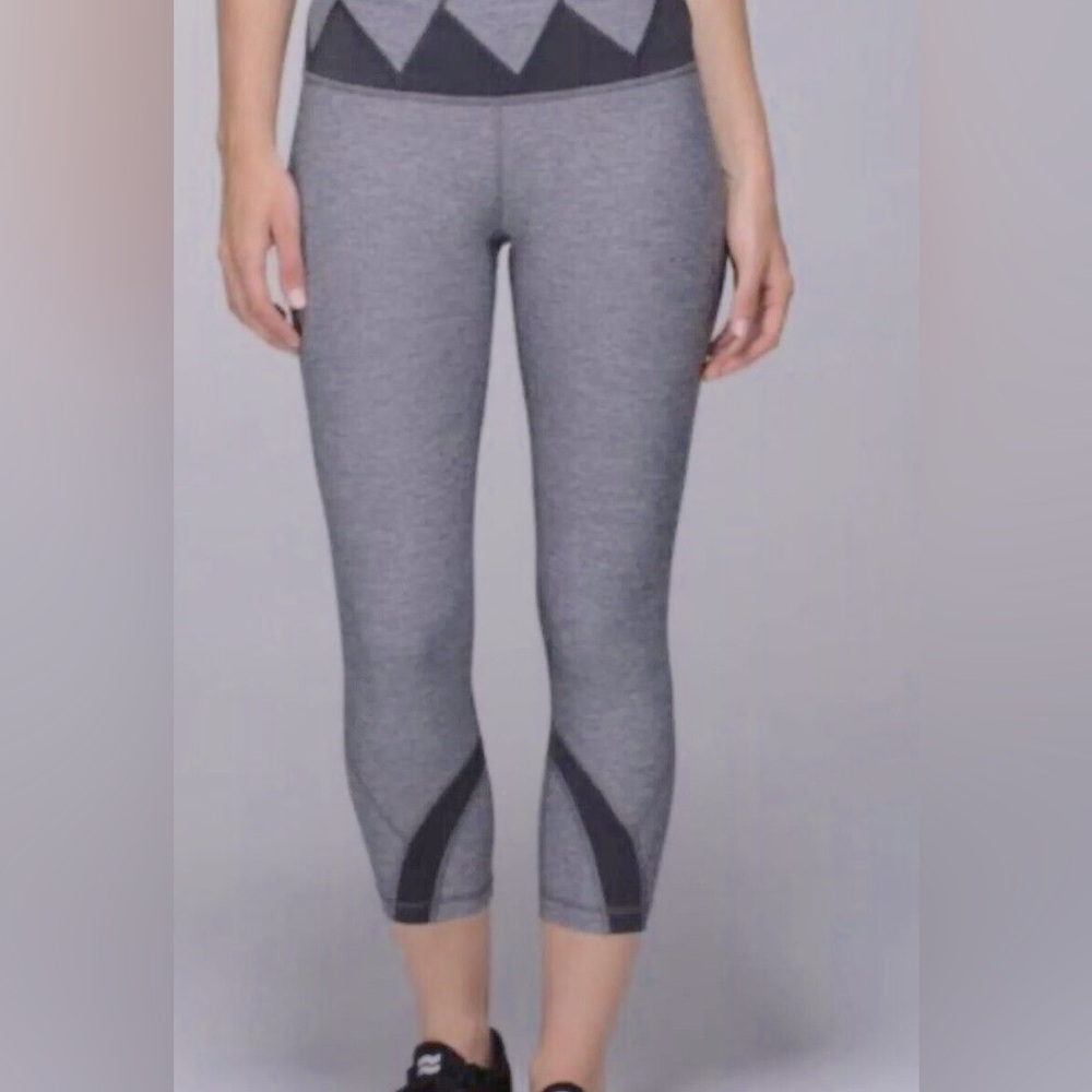 Lululemon Run Inspire Crop II All Luxtreme Pant Workout Grey Black. Size 6